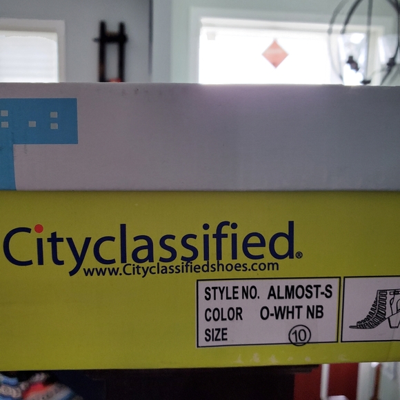 White sandals - Picture 4 of 4